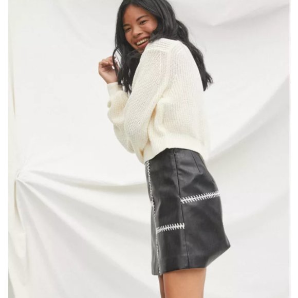 Urban Outfitters Pepper Pullover Cropped Sweater - Picture 6 of 7